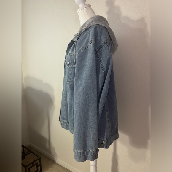 Oversized hooded denim jacket - Picture 4 of 6